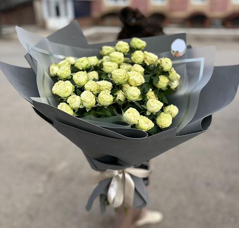 Букет Белые кустовые розы Солинеро в Злынке