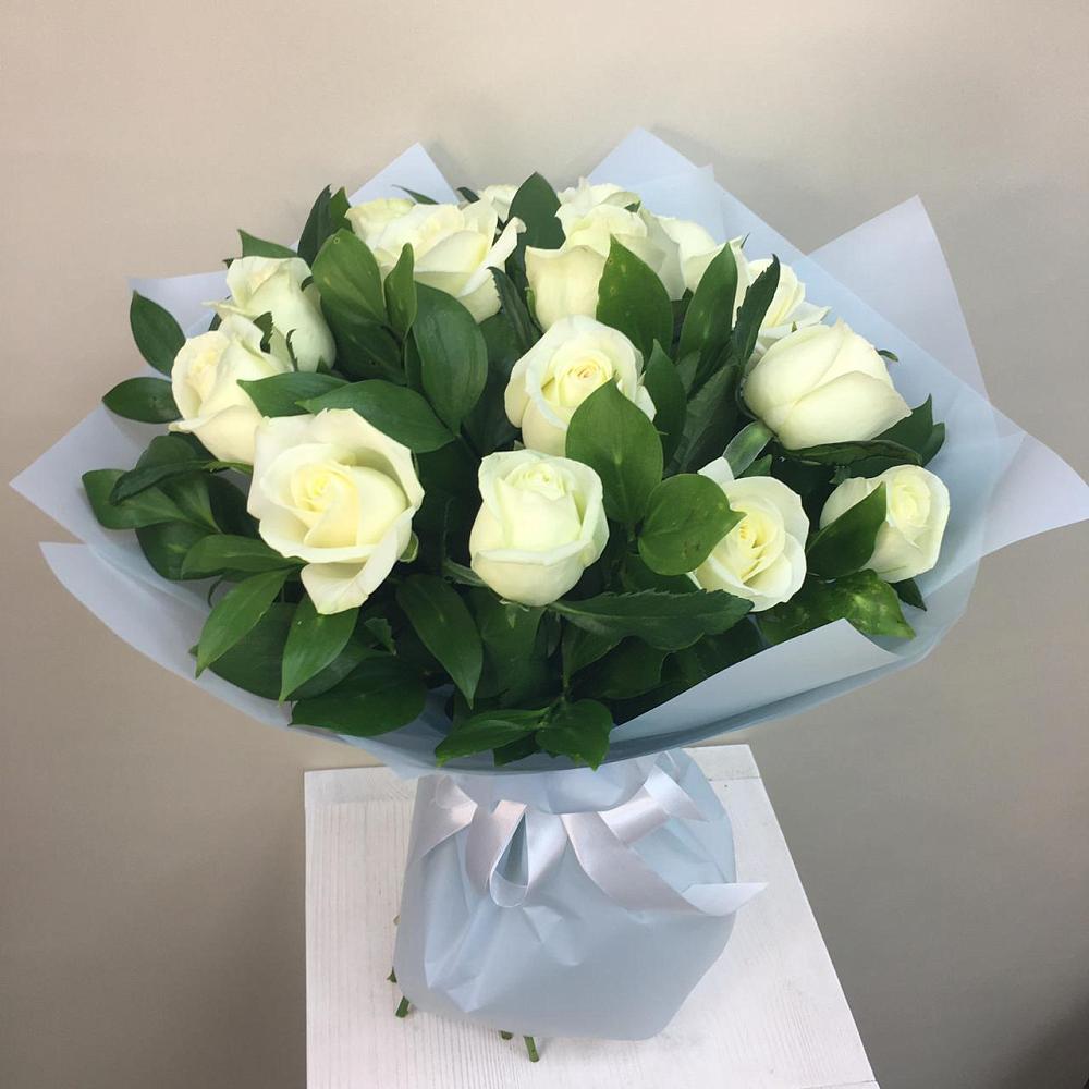 Букет 15 Белых роз Проуд в Злынке