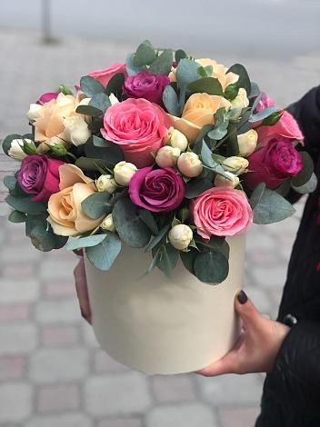 Цветочная композиция из Розы в шляпной коробке в Злынке