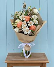 Букет цветов из:  Альстромерии, Лизиантусы, Розы и Хризантемы в Злынке