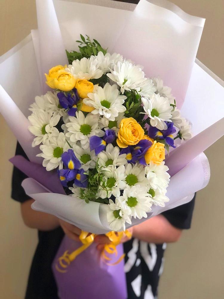 Букет цветов из: Ирисы, Хризантемы и Розы в Злынке