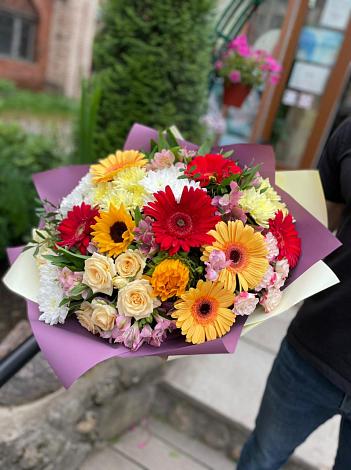 Букет цветов из: Герберы, Ромашки, Хризантемы, Розы и Подсолнухи в Злынке