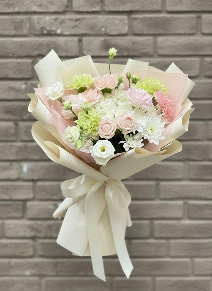 Букет цветов из: Гвоздики, Розы, Лизиантусы и Хризантемы в Злынке