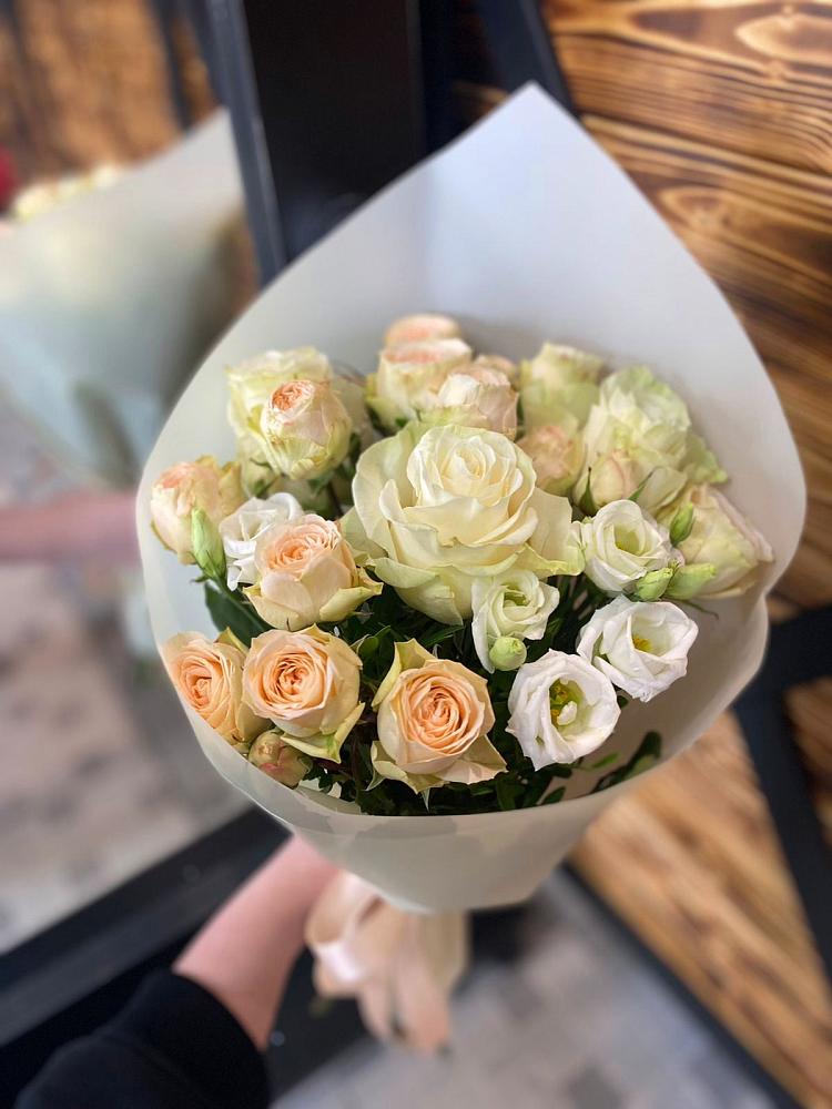 Букет цветов из: Розы и Лизиантусы в Злынке